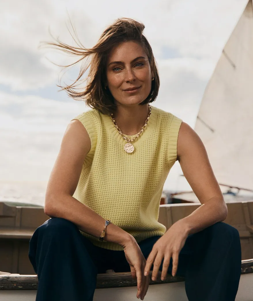 Back Button Tuck Stitch Knit Vest