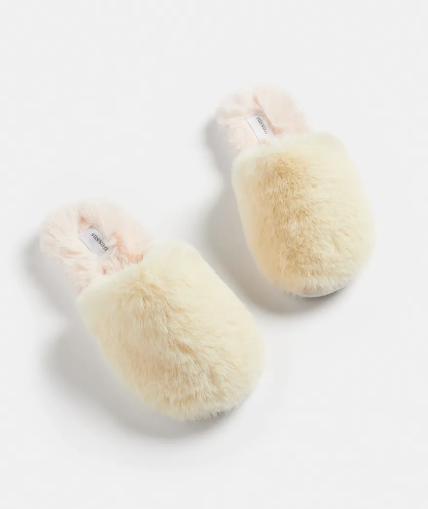 Contrast Fluffy Slipper