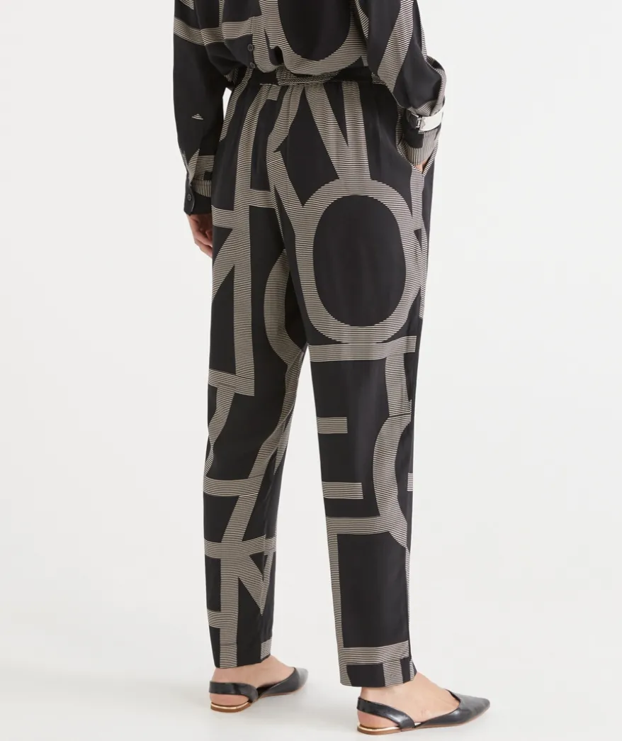 Geometric Print Tapered Pant