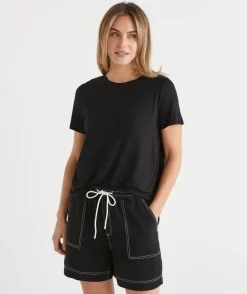 Seam Detail Curve Hem Tee